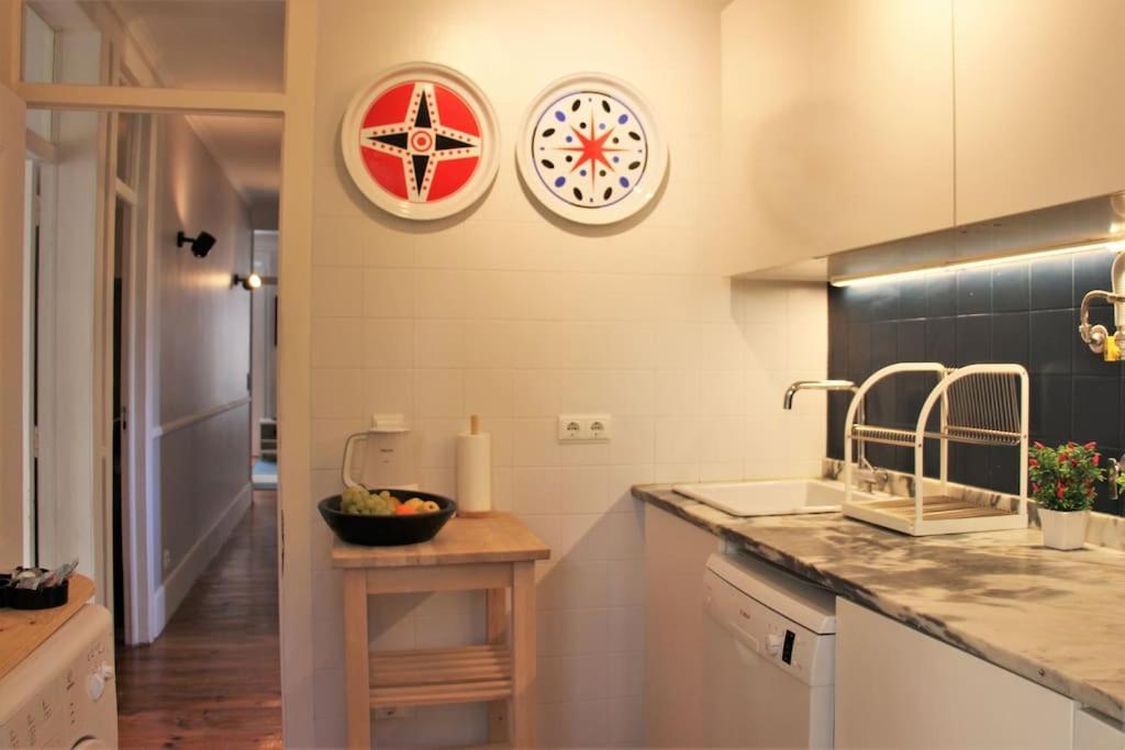 شقة Sm1-Happy At Hip Pr.Real & Bair.Alto + Private Patio! Lisboa المظهر الخارجي الصورة